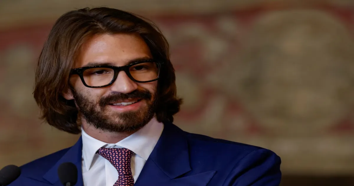Ray-Ban Heir Renews Push For Control of Family's $11.5 Billion Wealth Empire