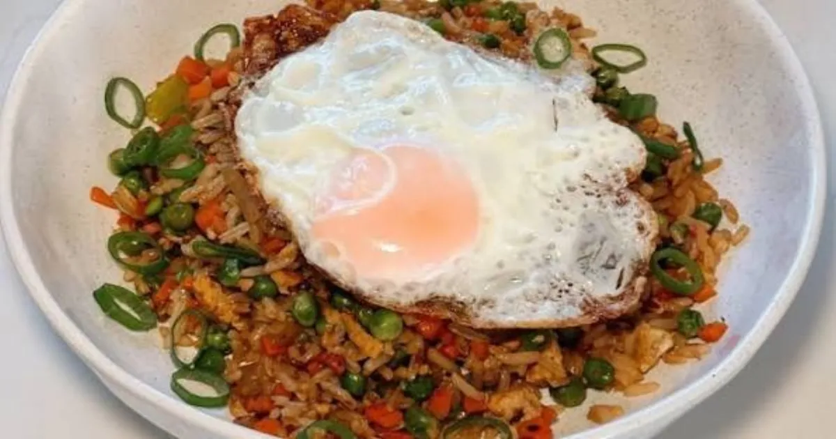 Tomato Garlic Egg Fried Rice Recipe Offers 25 Grams Of Protein, Says Fitness Coach