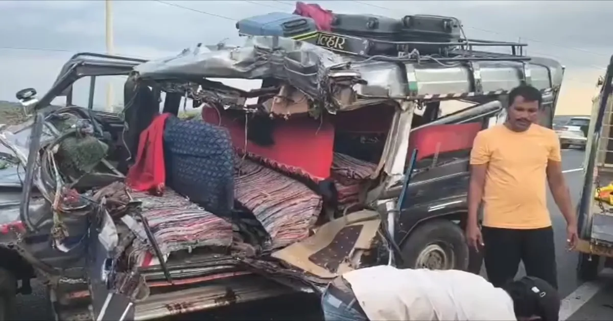 Four Dead Seven Injured In Collision With Stationary Truck In Andhra Pradesh