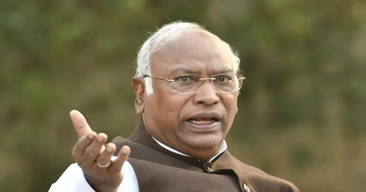 Congress Chief Targets Centre Over Unchanged Fuel Prices Amid Global Crude Oil Decline