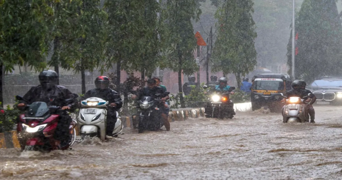 IMD Issues Red Alert For Mumbai, Thane, Palghar Amid Very Heavy Rain Threat