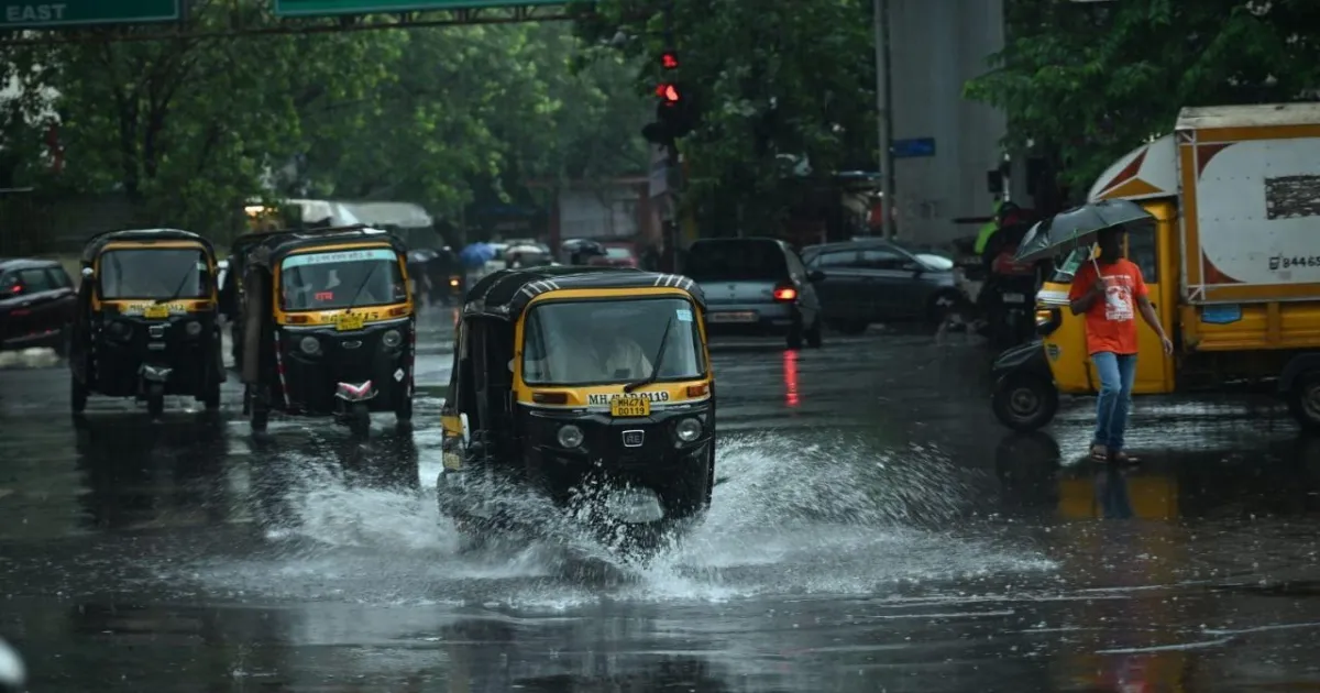 Mumbai Records Over 250 mm Rainfall, IMD Issues Red Alert Amid Flooding Fears