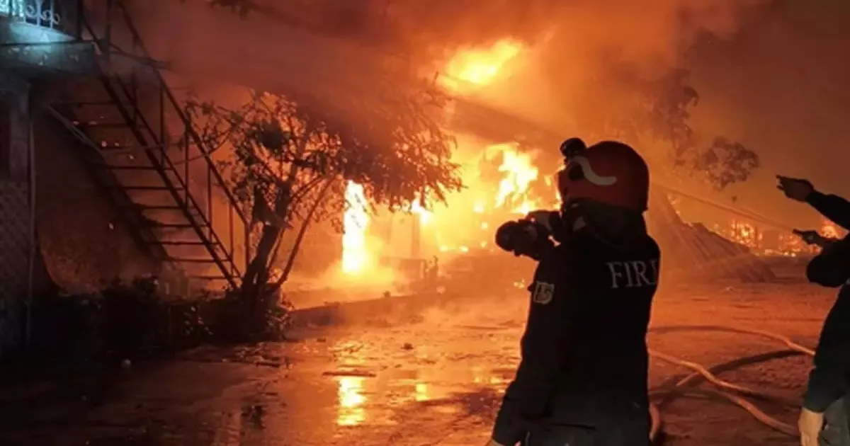 Exhibition Goods Warehouse Gutted In Massive Fire In Delhi’s Chandan Hola