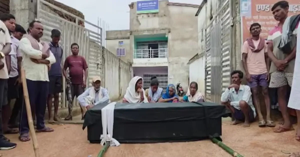 Tribal Man Dies After Bank Delays Funds Over KYC, Family Stages Body Protest