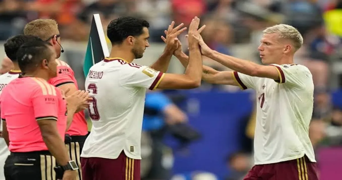 Spain Holds Outdoor Training As Smoke Blankets Northern New Jersey Before Final