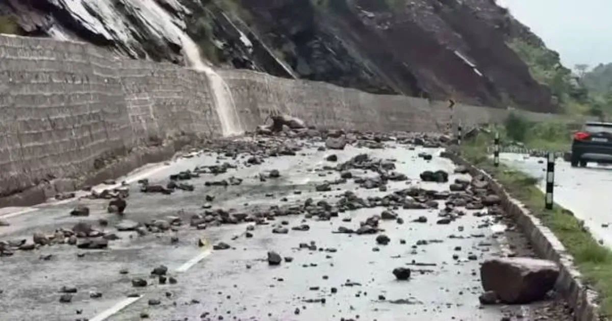 Relentless Rainfall Triggers Landslides, Forces Closure Of Jammu-Srinagar Highway