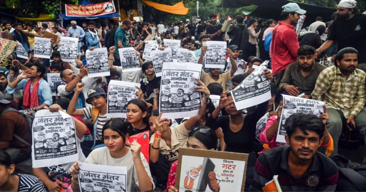 Students Question Fee Difference Between Delhi University And Allahabad University