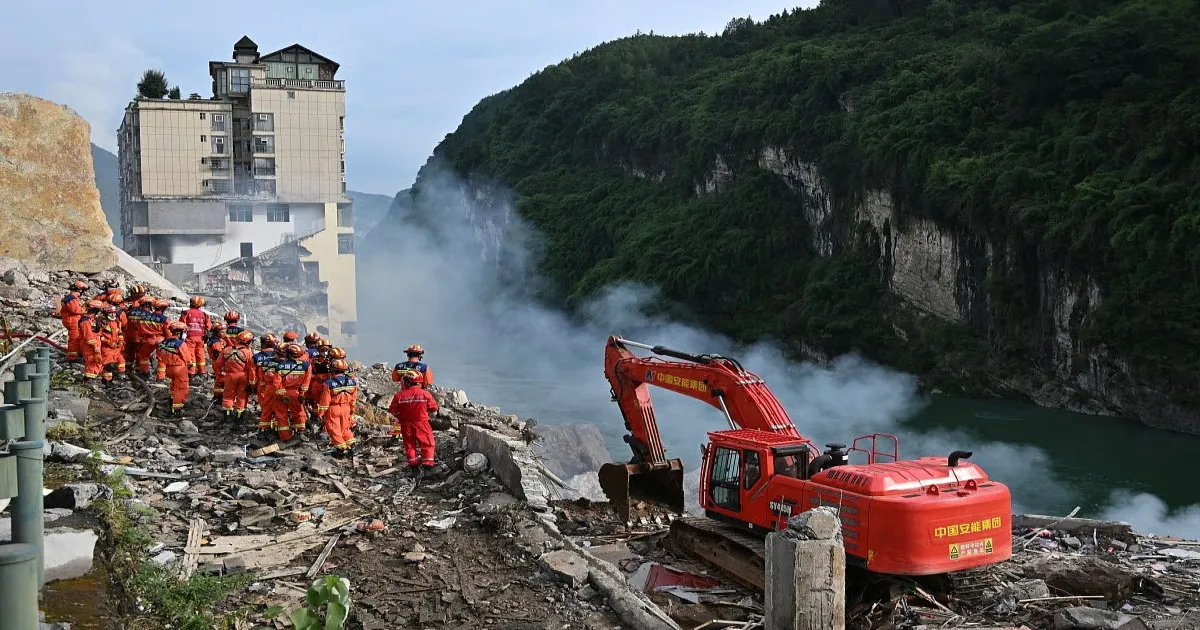 China Landslide Death Toll Climbs To 11, Rescue Hopes Fade For Missing