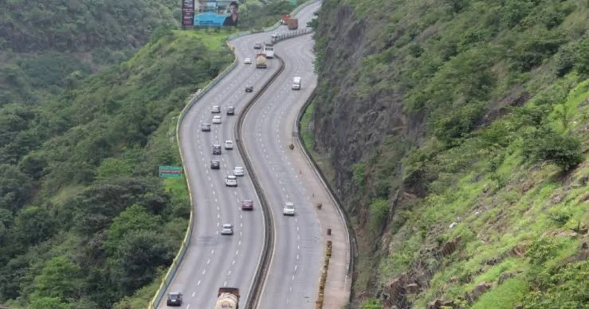 Pune-Mumbai Expressway Traffic Rerouted During Essential Repair Operations
