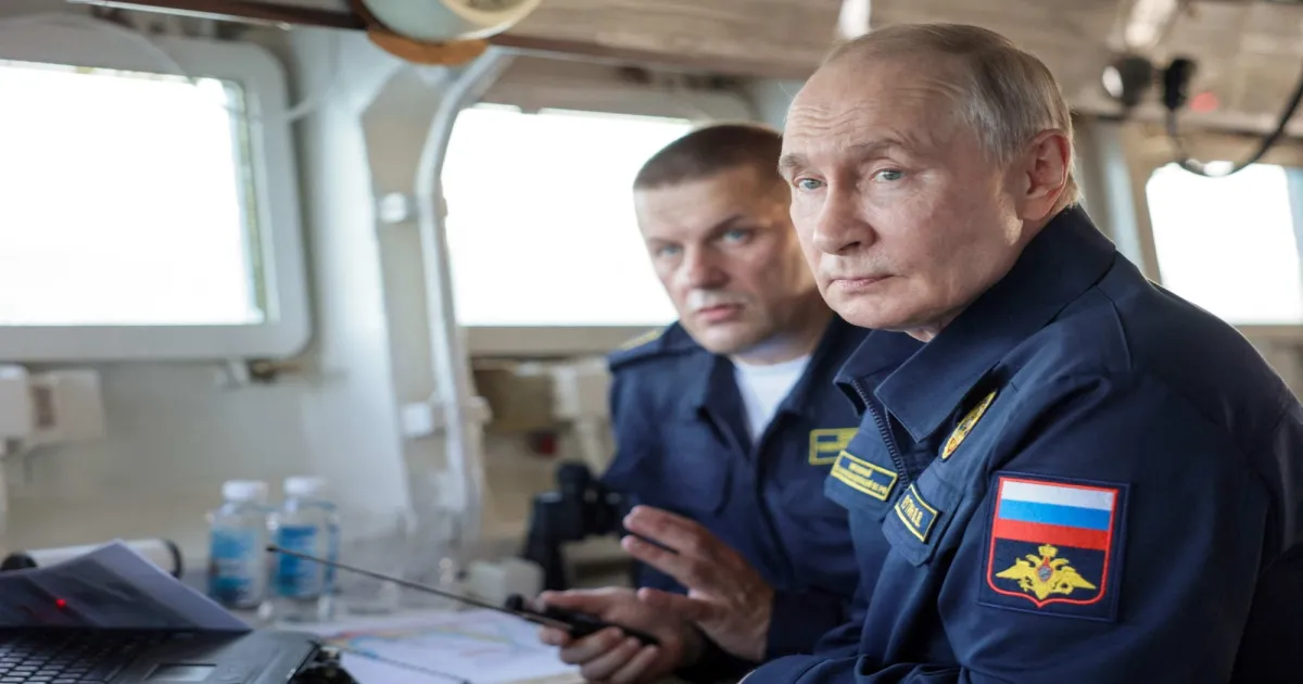  Putin Visits Japan-Claimed Kuril Island Iturup Amid Territorial Dispute