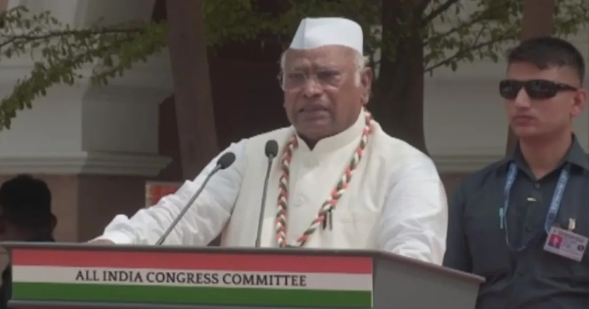 Kharge Targets Centre, Contrasts Congress’s Economic Work With “Changing Names”
