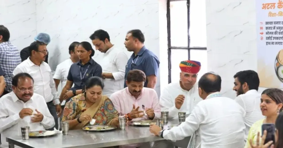 100 Atal Canteens Now Operational In Delhi, Including One At Delhi University