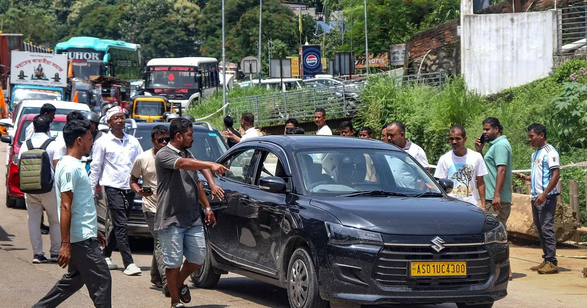 Assam-Meghalaya Cab Dispute Disrupts Inter-State Travel Near Shillong