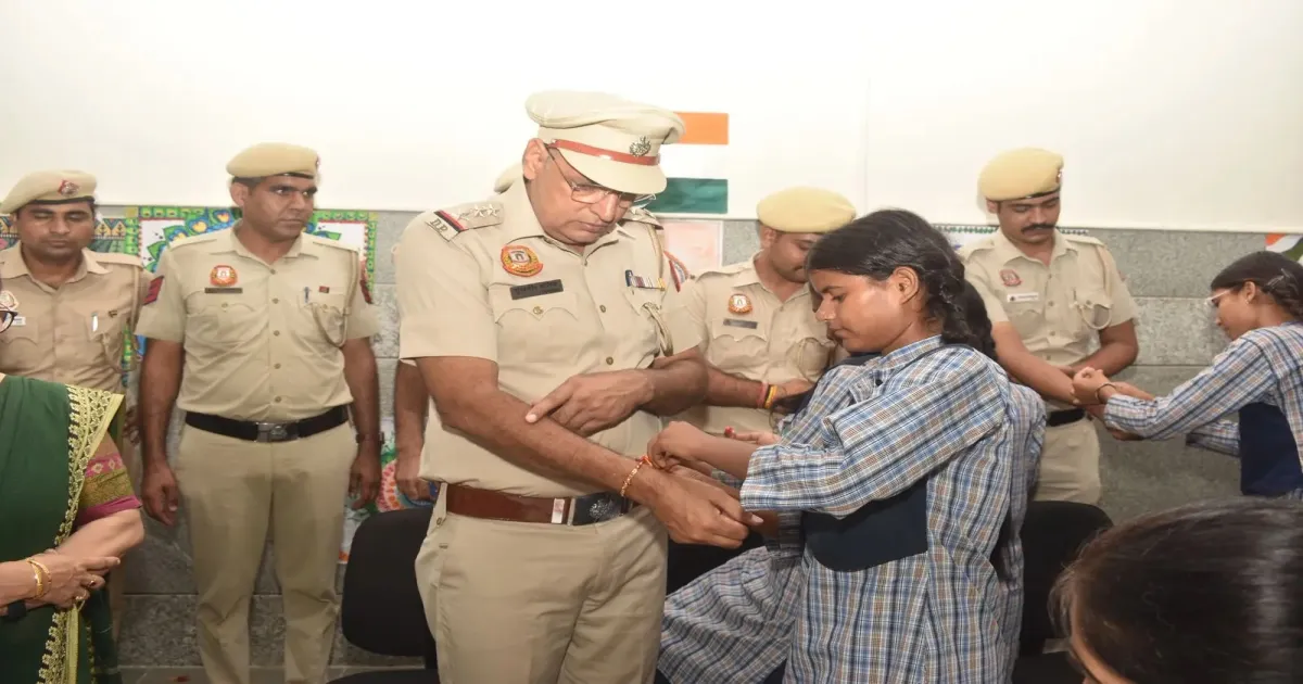 Delhi Police Conducts 'Raksha Ka Vachan' Campaign Across Government Schools