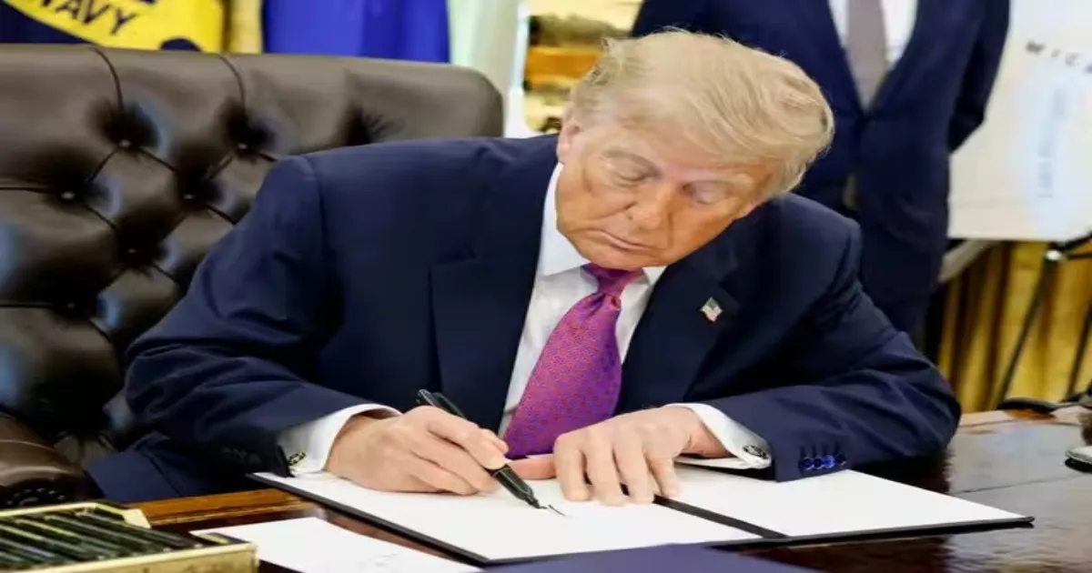 Trump Signs Order Renaming Lake Ontario ‘Lake America’ As Canada Feud Intensifies