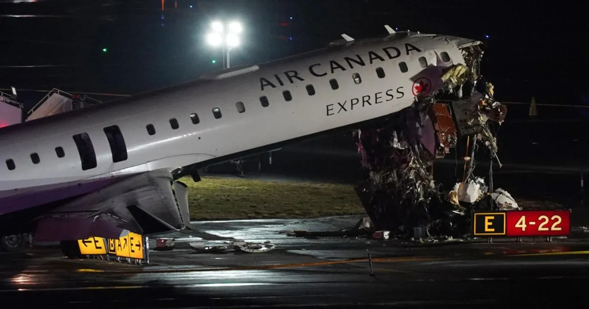 LaGuardia Crash Investigation Examines Why Two Air Traffic Controllers Left Their Shifts Early