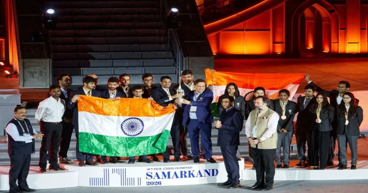 Viswanathan Anand Presents Nona Gaprindashvili Trophy To India After Outstanding Olympiad Run