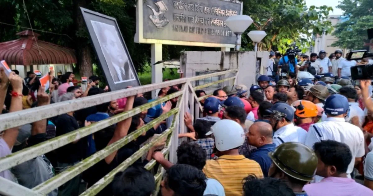 Campus Turn Warzone: 32 Injured As Outside Group Clashes With Students Inside SRFTI Kolkata