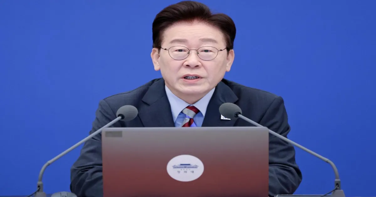 South Korean President Lee Visits DMZ Landmine Blast Victims, Pledges Compensation