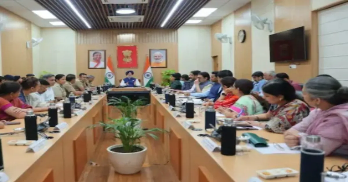 DU Raises Student Safety Concerns Over Dark Spots And Obscene Flashing, Urges LG Action