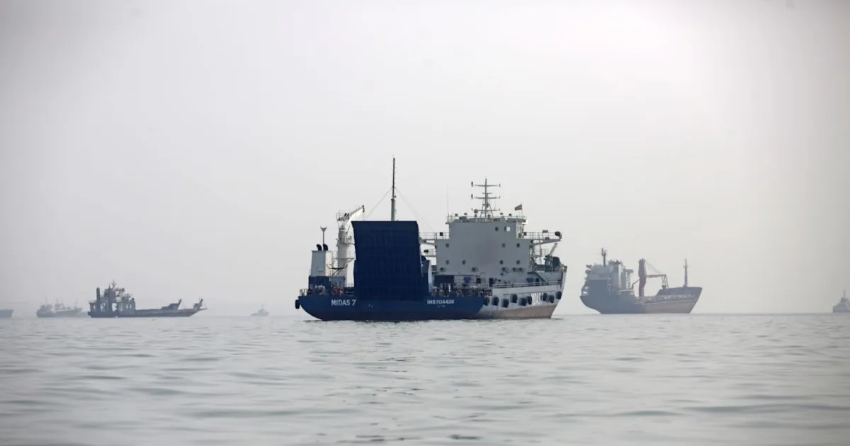Tanker Struck North Of Qatar With Casualties Reported As Gulf Shipping Risks Rise