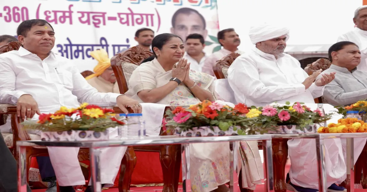 Delhi CM Rekha Gupta Announces 10,000 Hostel Rooms For Students