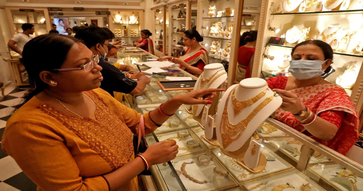 A Diwali Deal Or Another Dip? What Gold Buyers Can Expect On Dhanteras