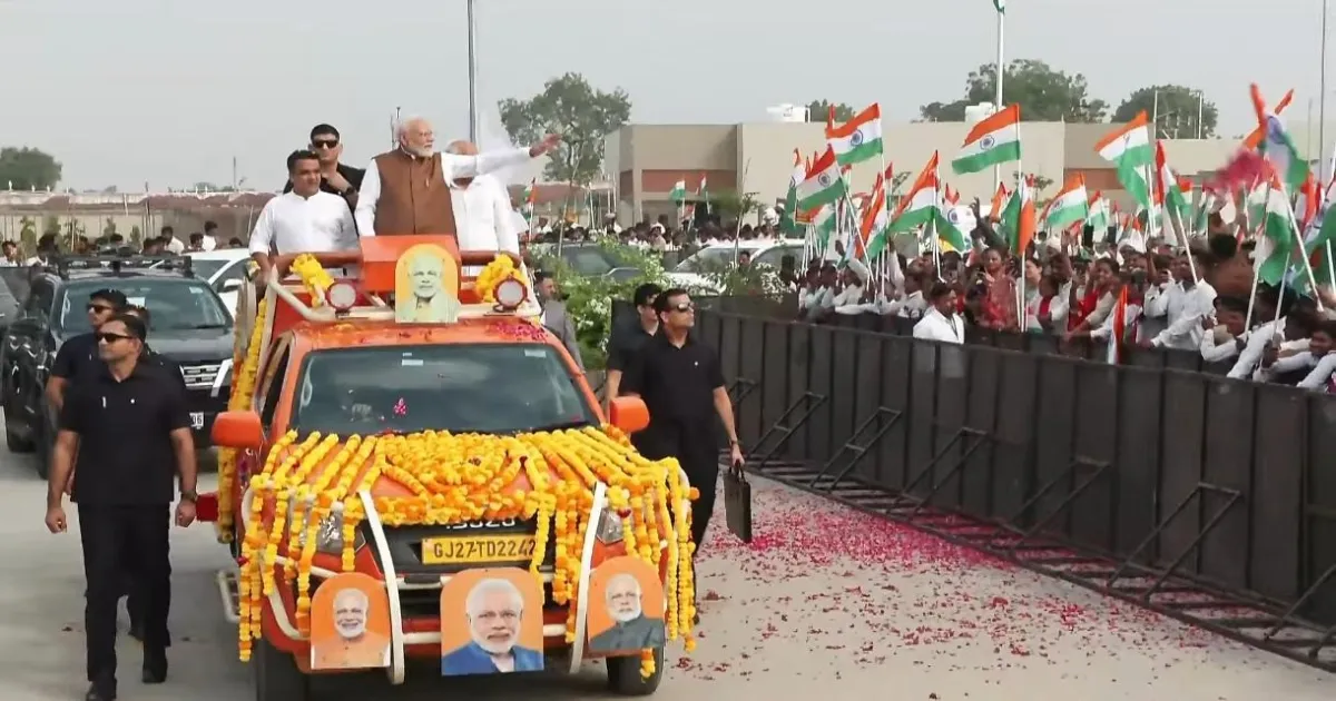 PM Modi Receives Grand Welcome During Banaskantha Roadshow in Gujarat